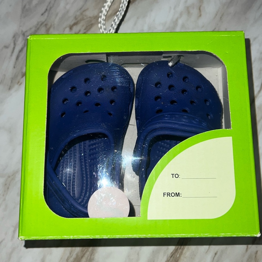 Infant crocs size 2c
